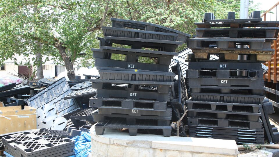 Large, thick or bulky parts can be processedwithout pre-shredding