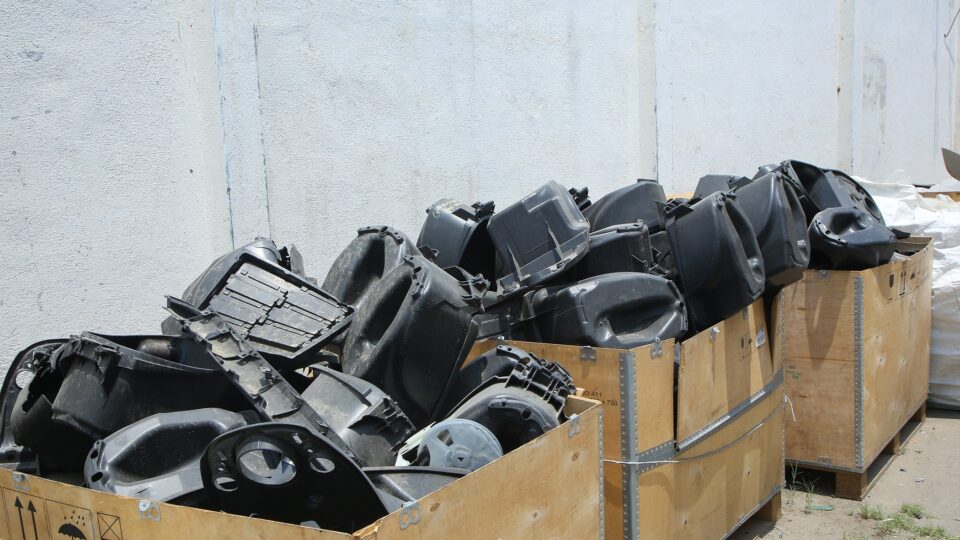 Large, thick or bulky parts can be processedwithout pre-shredding