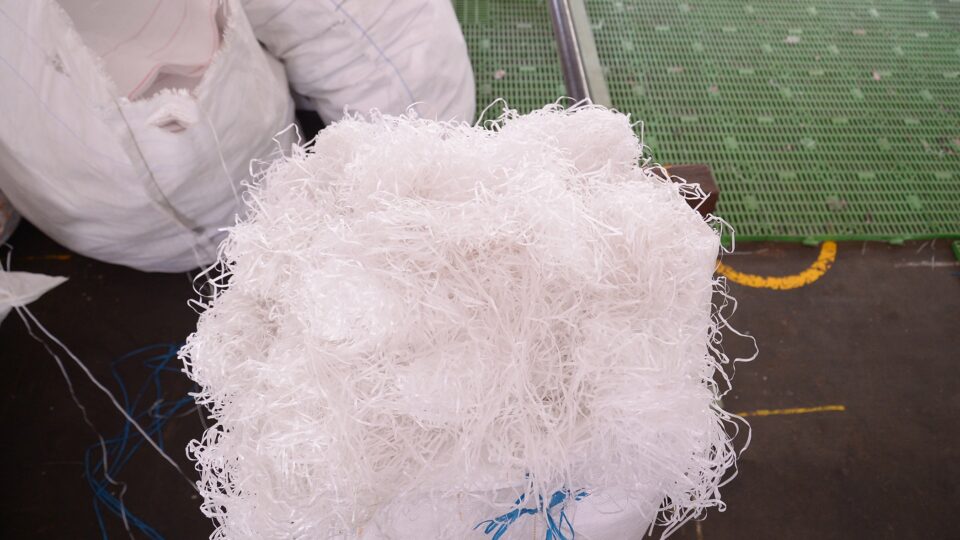 Auch Raffia-Bändchen werden in einem Schritt recycelt, One Tep Technologie